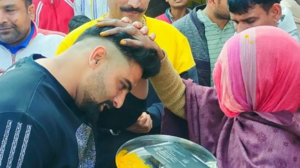 बुज़ुर्गों और माताओं का आशीर्वाद