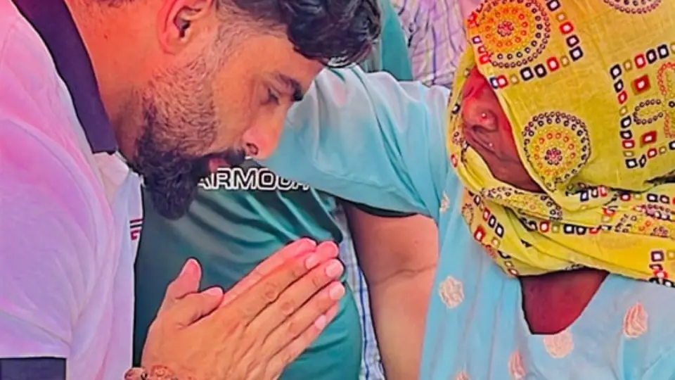 बुज़ुर्गों और माताओं का आशीर्वाद