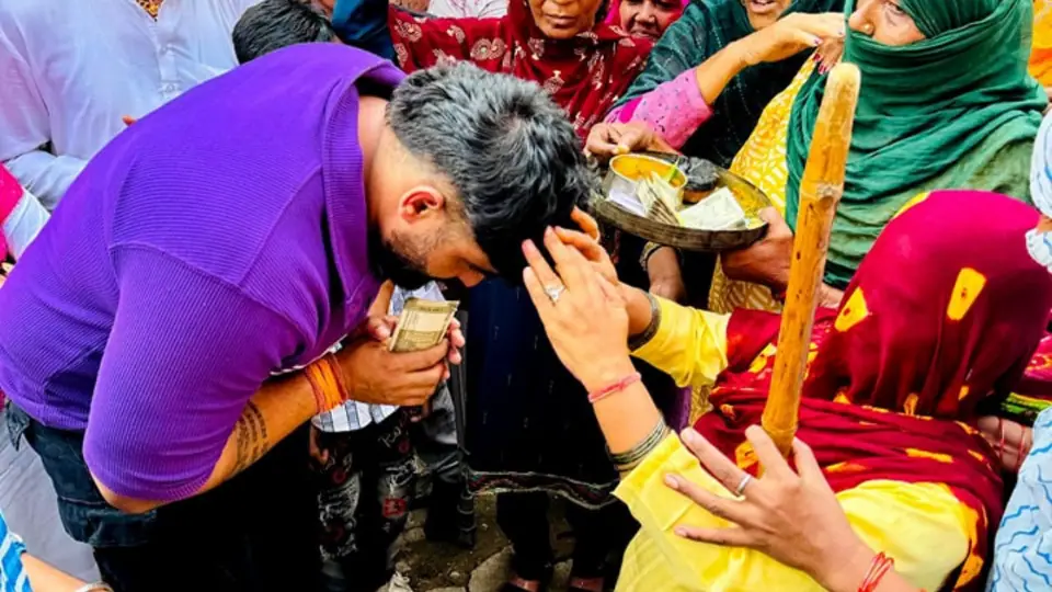 बुज़ुर्गों और माताओं का आशीर्वाद